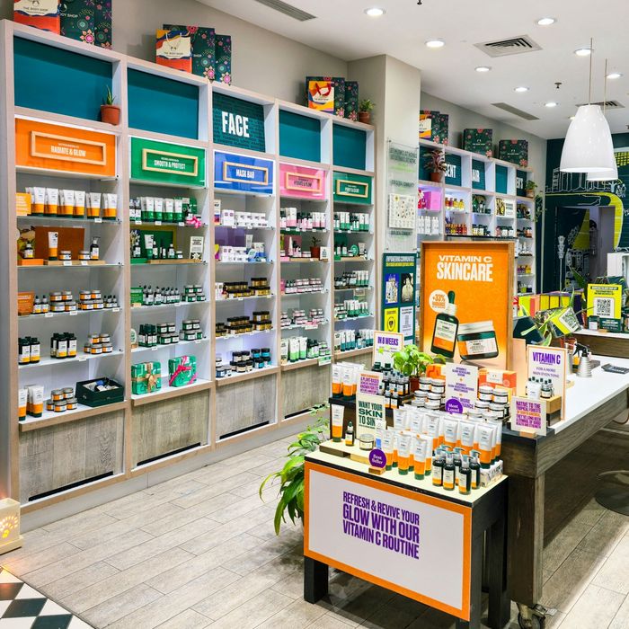 Prateleiras de cosméticos