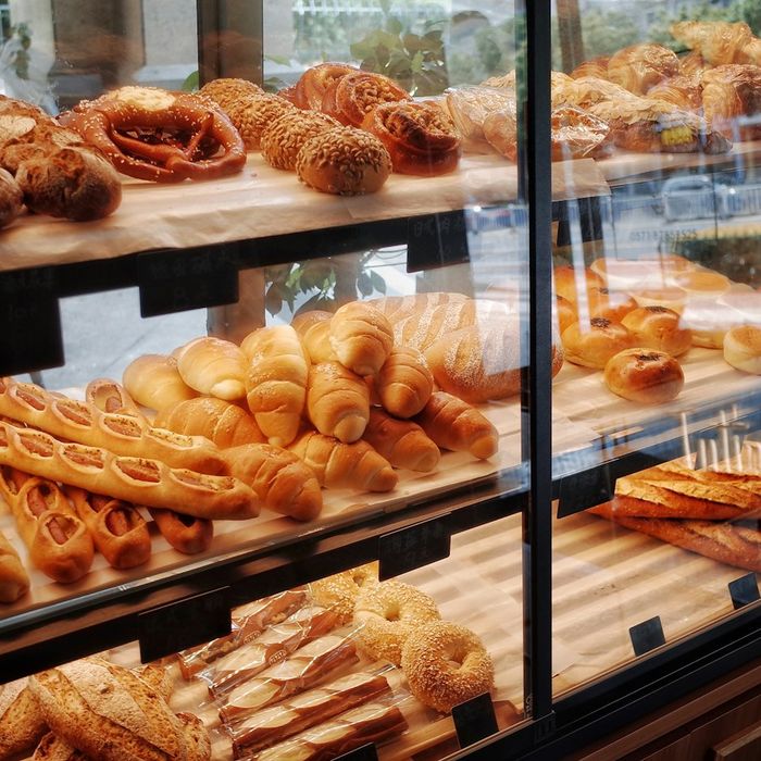Pães na vitrine